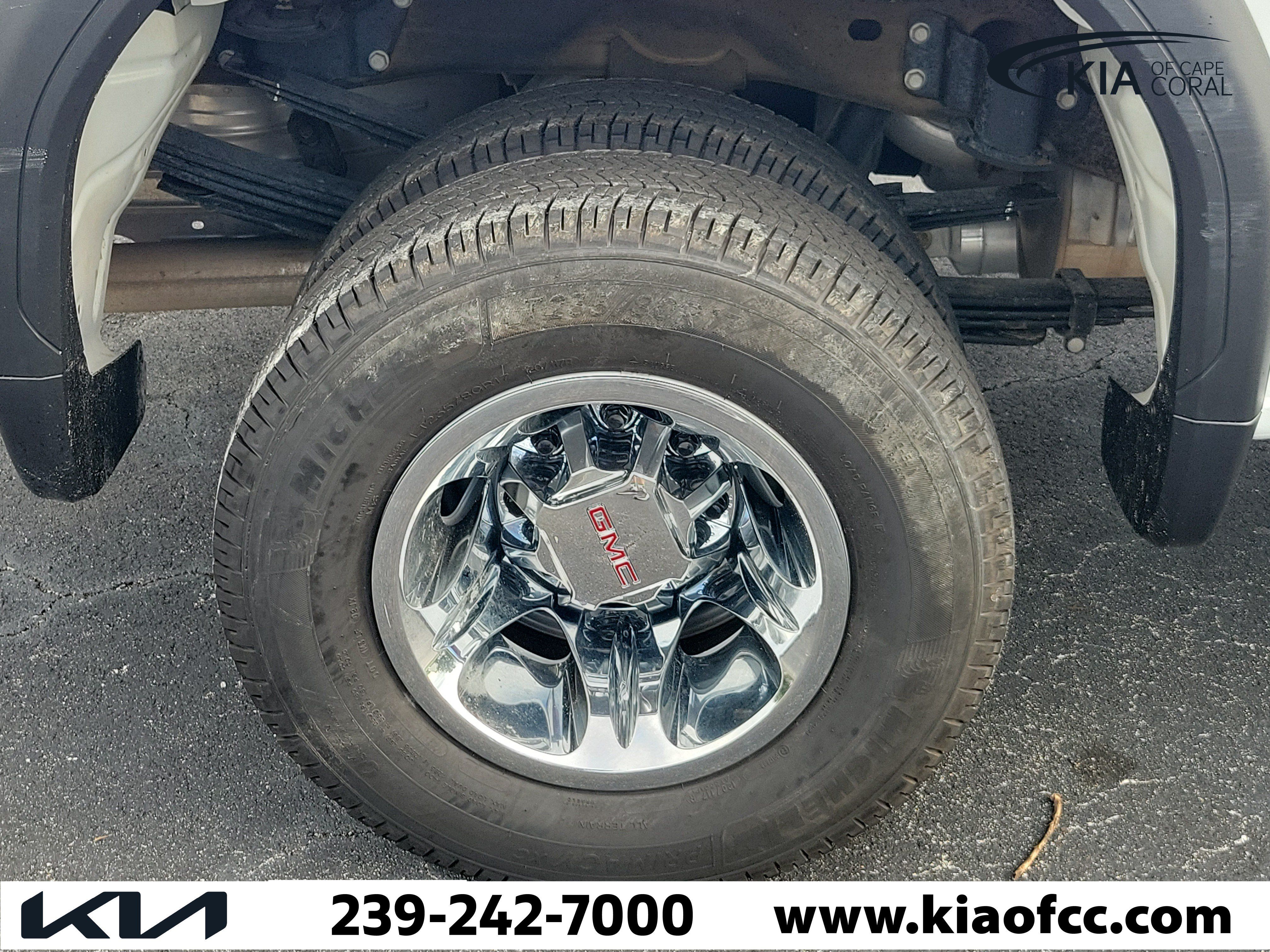 Used 2026 GMC Sierra 3500 SLT w/ SLT Convenience Package AWD/4WD image 9