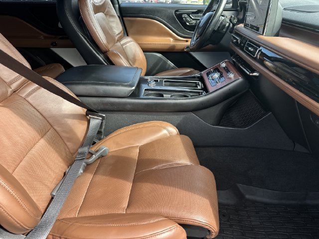Used 2022 Lincoln Aviator Reserve w/ Equipment Group 201A AWD/4WD image 12