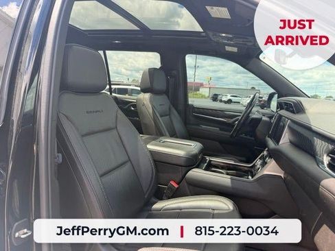 Used 2021 GMC Yukon Denali w/ Denali Premium Package AWD/4WD image 17