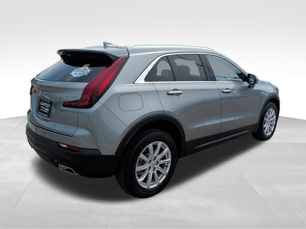 Used 2023 Cadillac XT4 Luxury w/ Cold Weather Package FWD image 5