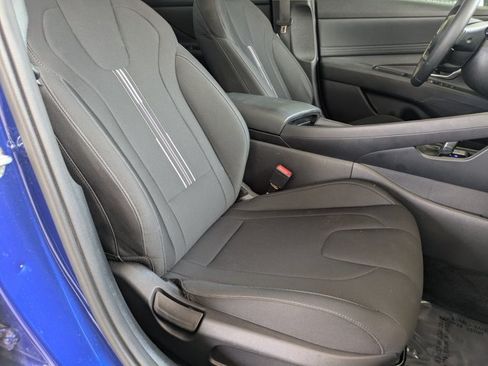 Used 2022 Hyundai Elantra SEL w/ Convenience Package FWD image 19