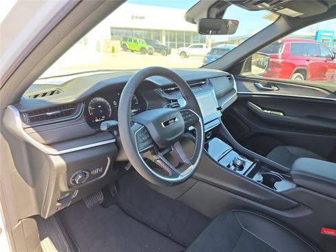 New 2026 Jeep Grand Cherokee Altitude AWD/4WD image 23