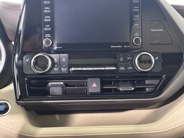 Used 2022 Toyota Highlander XLE AWD/4WD image 20