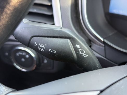 Used 2020 Ford Fusion SE FWD image 25
