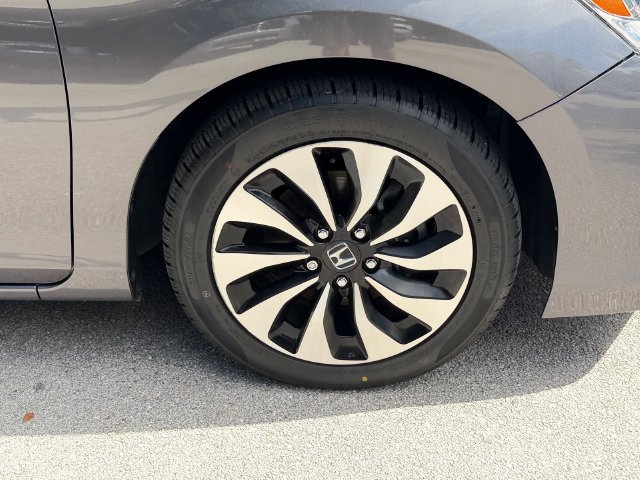 Used 2017 Honda Accord EX-L image 9