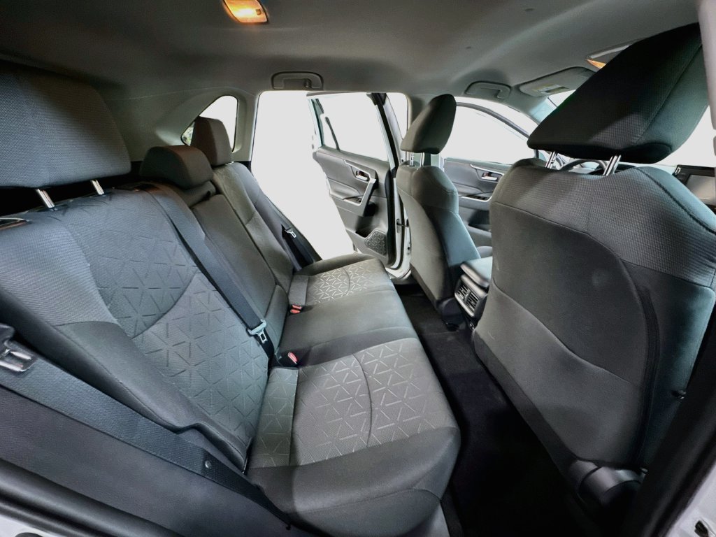 Used 2020 Toyota RAV4 XLE w/ XLE Grade Weather Package AWD/4WD image 33