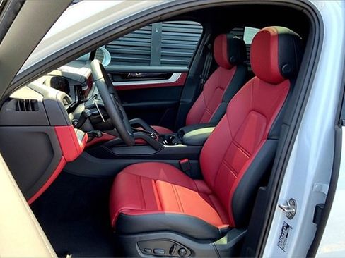 New 2025 Porsche Cayenne E-Hybrid Coupe image 5