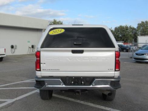 Used 2024 Chevrolet Silverado 2500 LTZ w/ LTZ Convenience Package image 5
