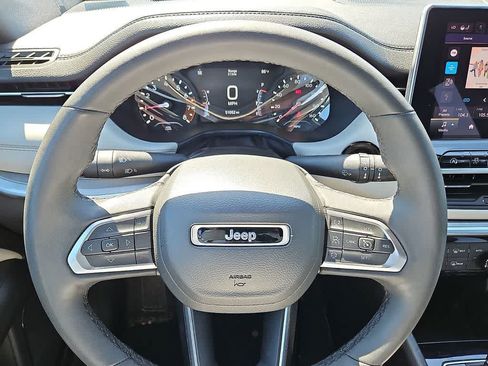 Used 2025 Jeep Compass Limited AWD/4WD image 17