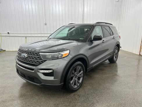 Used 2022 Ford Explorer XLT w/ Equipment Group 202A image 19