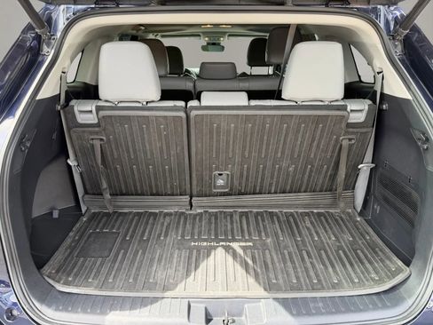 Used 2021 Toyota Highlander XLE AWD/4WD image 10