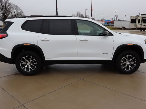 Used 2024 GMC Acadia AT4 w/ Luxury Package image 4