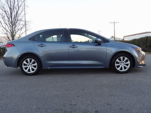 Used 2025 Toyota Corolla LE image 4