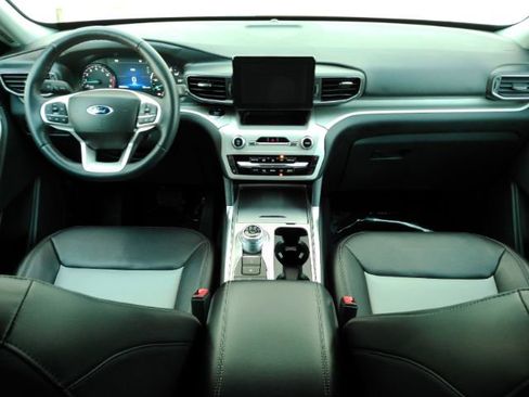 Used 2023 Ford Explorer XLT w/ Equipment Group 202A image 3