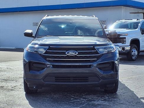 Used 2023 Ford Explorer XLT image 2