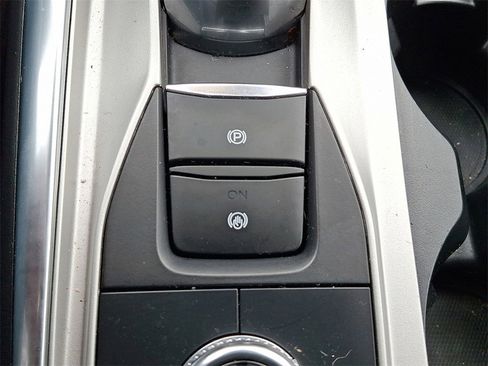 Used 2022 Ford Explorer XLT w/ Equipment Group 202A image 24