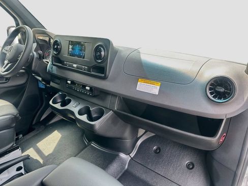 Used 2024 Mercedes-Benz Sprinter 3500 image 28