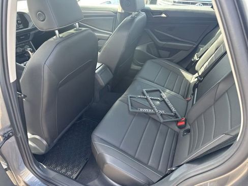 Used 2023 Volkswagen Jetta SE FWD image 10