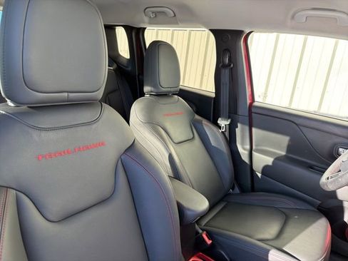 Used 2022 Jeep Renegade Trailhawk image 8
