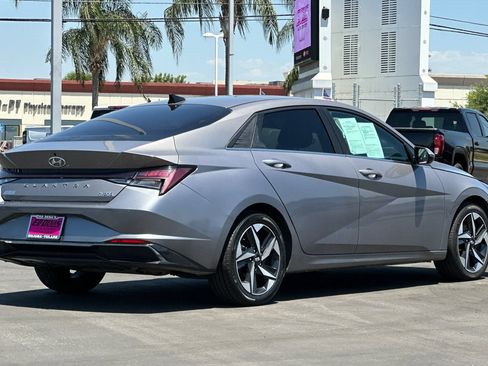 Used 2022 Hyundai Elantra Limited FWD image 4