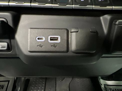 Used 2022 Chevrolet Silverado 2500 LT AWD/4WD image 35