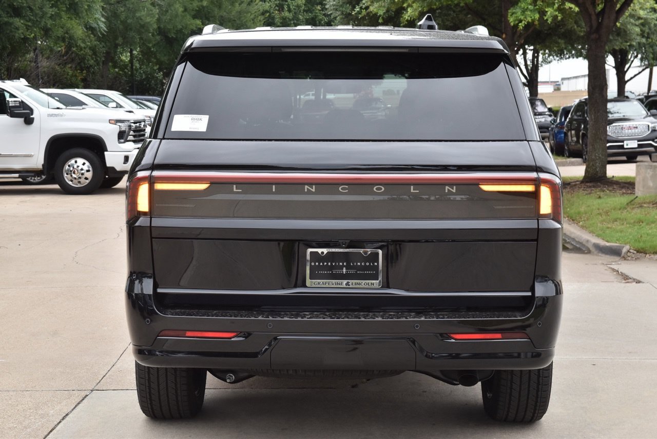 New 2026 Lincoln Navigator Reserve AWD/4WD image 8