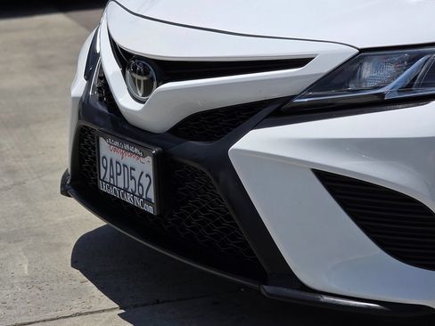 Used 2019 Toyota Camry SE w/ Carpet Mat Package FWD image 7