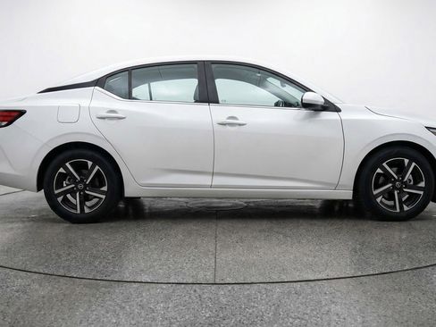 Used 2025 Nissan Sentra SV FWD image 11