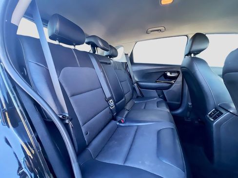 Used 2017 Kia Niro EX image 24