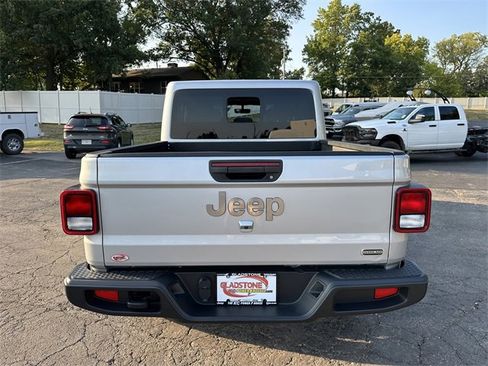 Used 2023 Jeep Gladiator Overland image 7