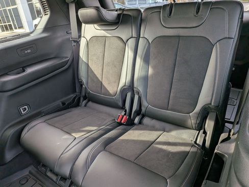 Used 2023 Jeep Grand Cherokee L Laredo image 28