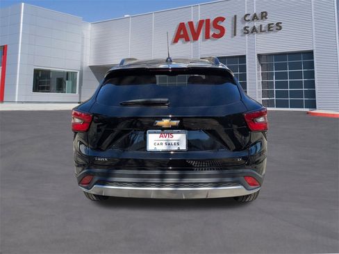 Used 2025 Chevrolet Trax LT w/ LT Convenience Package image 7