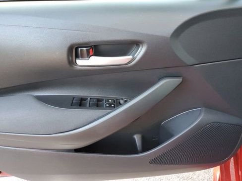 Used 2021 Toyota Corolla LE image 17