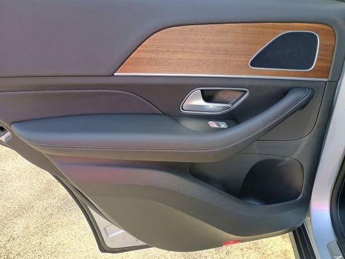 Used 2025 Mercedes-Benz GLE 450e 4MATIC image 17