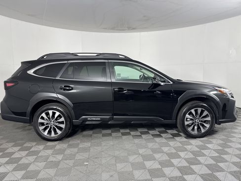 Used 2025 Subaru Outback Limited image 3