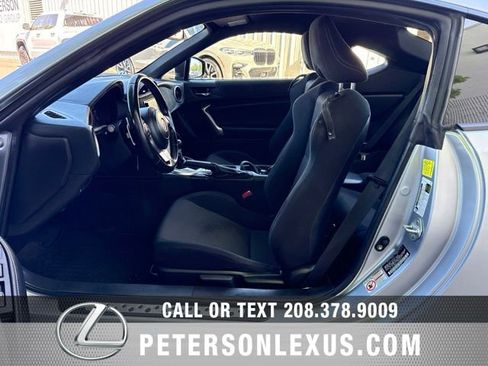 Used 2018 Toyota 86 RWD image 17