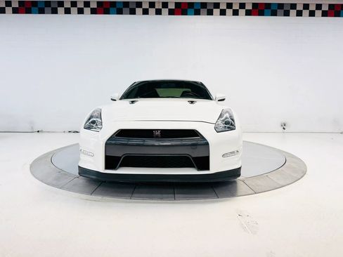Used 2014 Nissan GT-R Black Edition AWD/4WD image 16