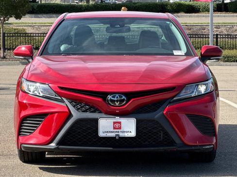 Used 2019 Toyota Camry SE w/ Convenience Package FWD image 9
