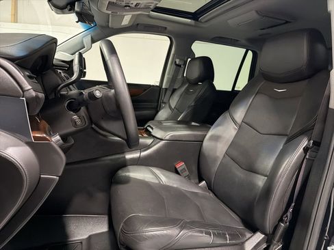 Used 2017 Cadillac Escalade Luxury image 22