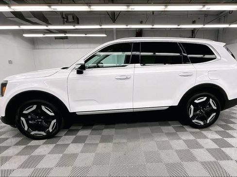 Used 2025 Kia Telluride S AWD/4WD image 14