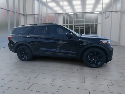 Used 2023 Ford Explorer ST-Line image 10