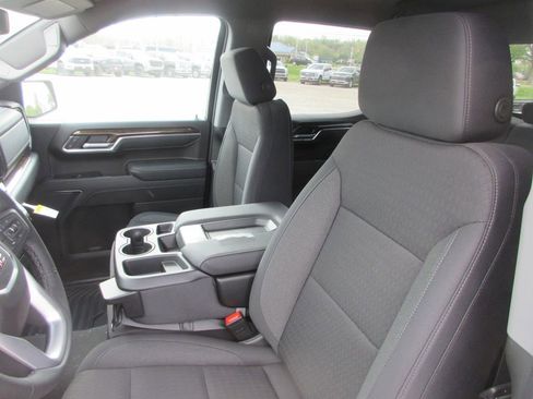 New 2026 GMC Sierra 1500 SLE image 12