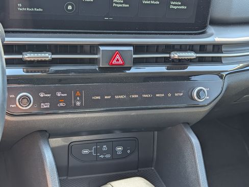Used 2026 Kia Sportage EX FWD image 23