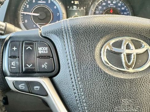 Used 2015 Toyota Sienna XLE Premium image 12