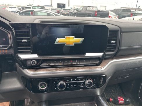 Used 2022 Chevrolet Silverado 1500 RST w/ Z71 Off-Road Package AWD/4WD image 8