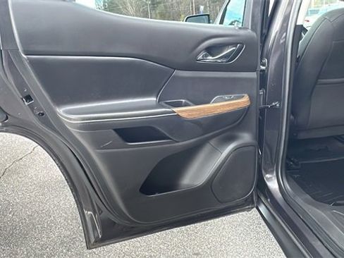 Used 2019 GMC Acadia SLE image 20