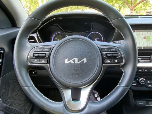 Used 2022 Kia Niro EX w/ Cold Weather Package FWD image 19