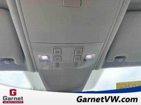 Used 2023 Volkswagen Tiguan SE image 39