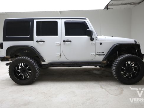 Used 2015 Jeep Wrangler Unlimited Sport w/ Quick Order Package 24S AWD/4WD image 5
