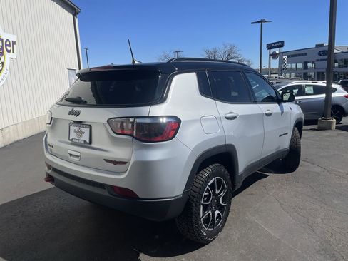 Used 2025 Jeep Compass Trailhawk AWD/4WD image 7